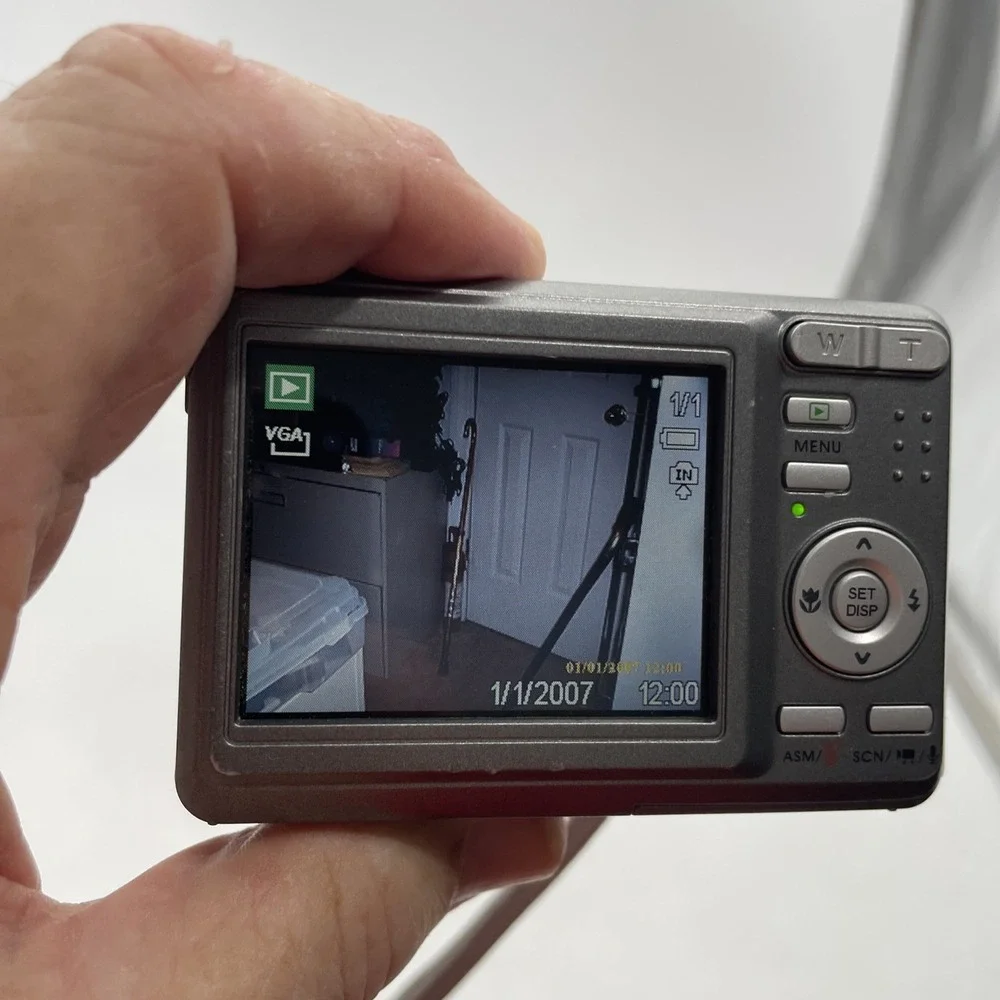 Jenoptik Jendigital JD 7.0z3C Digital Camera 7.0MP 3x Optical Zoom Grey -Tested